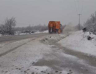 First snow of season fall on outskirts of Istanbul