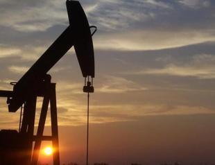 Oil prices sink 5 percent on Omicron demand fears