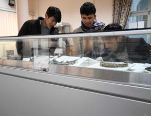 Visitors return to Afghan national museum