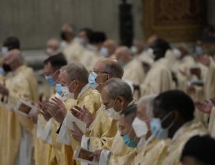 Covid clouds Christmas celebrations for second year