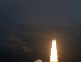 Largest telescope launched on daring quest to behold 1st stars