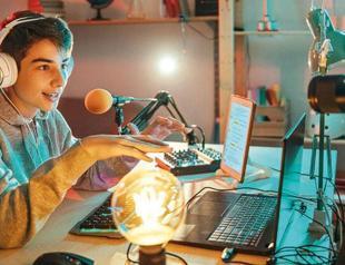 New law requires YouTubers to pay taxes