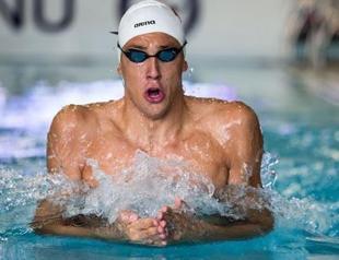 Turkish swimmer breaks world record