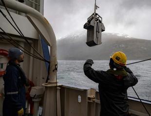 Chilean scientists study climate change at end of the world
