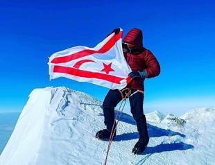 Mountaineer unfurls Turkish Cypriot flag on Mt Vinson in Antarctica