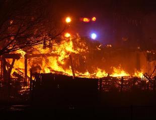 Thousands flee as Colorado wildfires burn hundreds of homes