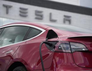 Tesla delivered almost 1 mln cars globally last year