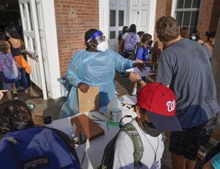 Omicron upends return to US schools and workplaces