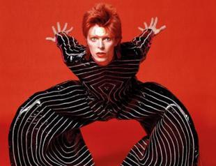 Bowie estate sells songwriting rights to Warner