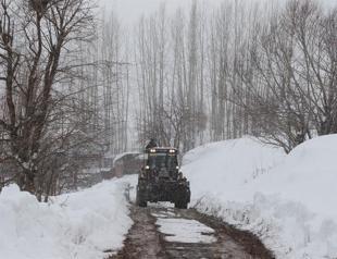Heavy snowfall blankets Turkey’s east, shuts schools