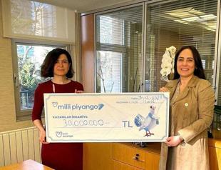 Winner of New Year’s Eve lottery gets cheque