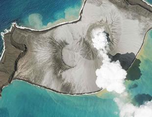 First aid flights arrive in Tonga after big volcano eruption