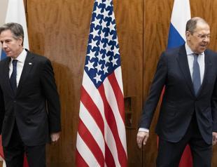 Top US, Russian envoys discuss Ukraine at ’critical moment’