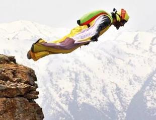 Official flies home with wingsuit every day after work