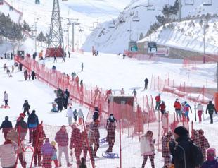 Holidaymakers flock to ski resorts for mid-term break