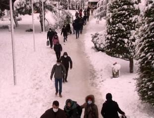 Heavy snow brings life to halt in Istanbul