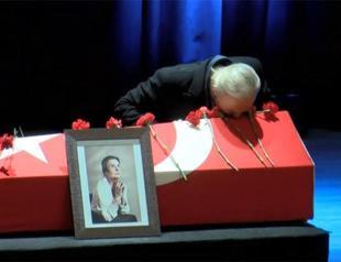 Turkey bids farewell to veteran actress Fatma Girik