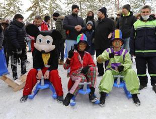 Sled fest brings families together in Turkish capital