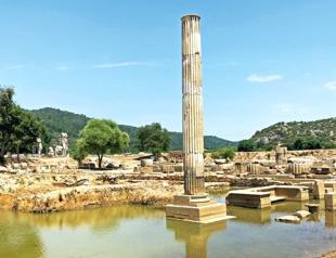 Pieces of cult statues removed from Claros