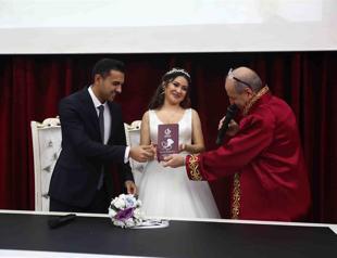 Turkish couples flock to marriage offices to marry on palindrome date