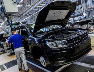 Bottlenecks squeeze German output in December