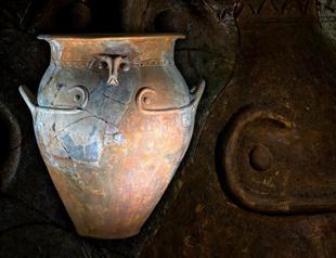 Two artifacts put on display at İzmir Archeology Museum