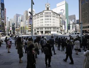 Japan’s central bank offers bond purchases to keep rates low
