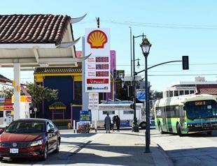 Saudi Arabia keeps lid on oil output as US gas prices rise