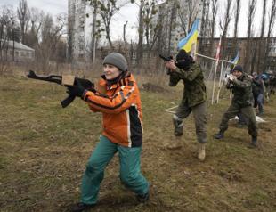 Ukraine’s Zelenskyy calls on Putin to meet as tensions soar