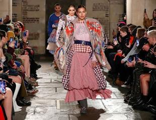 Street styles, neon kick off London Fashion Week