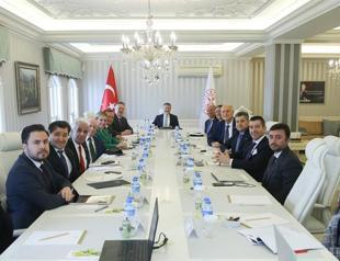 Finance minister holds meeting with exporters