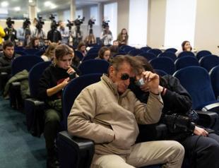 Sean Penn visits Ukraine to make documentary on Russian invasion