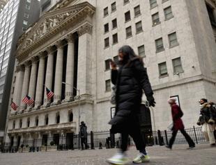 US slightly revises up its GDP estimate for Q4 to 7 percent