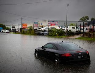 Deadly floods hit eastern Australia