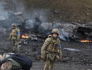 Street fighting rages in Ukraine as talks mooted