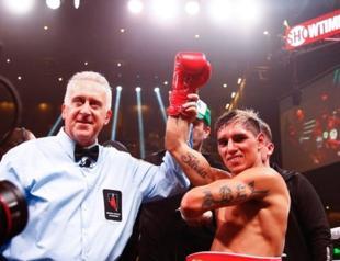 Martinez upsets Ancajas to seize IBF super flyweight world title