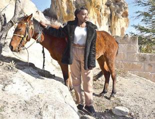 Zambian promoting Aegean province with YouTube videos