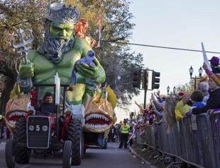 New Orleans hosts its 1st full-dress Mardi Gras since 2020