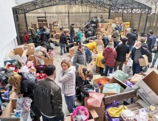 Volunteers in hurry at Ukraine Embassy in Ankara