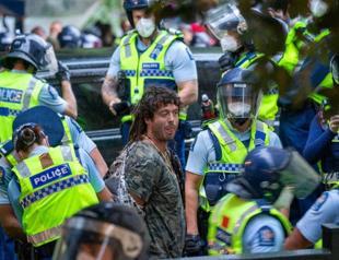 New Zealand protesters set fires as police break up camp