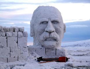 ‘Snow screen fest’ starts in Turkey’s east in legend’s memory