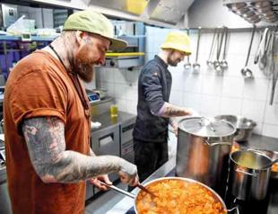 Turkish restaurant distributing food to hospitals, civilians in Kyiv