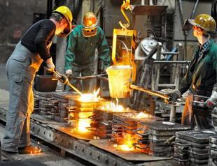 German industrial output up but conflict darkens outlook