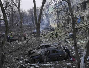 Outcry at air strike on Ukraine children’s hospital