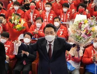 Conservative Yoon wins tight South Korean presidential race
