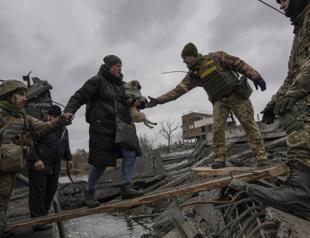 We couldnt leave them: Ukraine refugees flee with pets in tow
