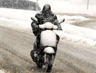 Some couriers still on roads in Istanbul despite snow ban