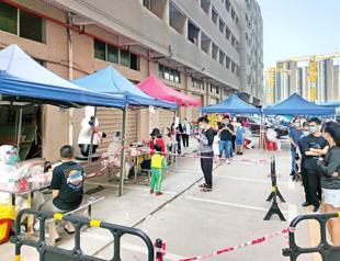 Hong Kong shares dive 5.4 percent as China shuts down Shenzhen