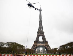 Eiffel Tower grows with new antenna