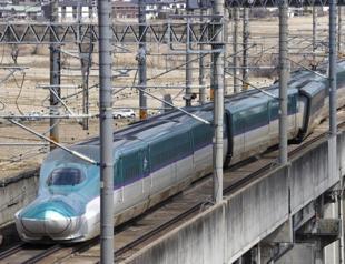 Cleanup begins after 7.4 quake shakes north Japan